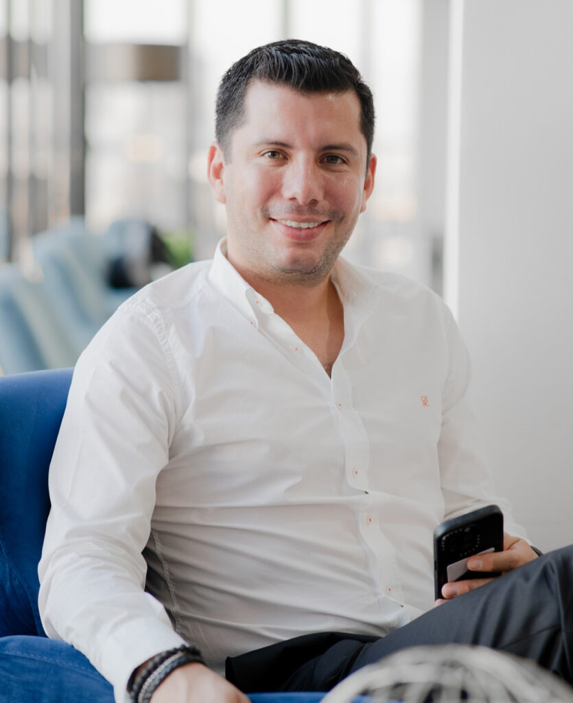 Dr. Illich Navarro is a board certified plastic surgeon in Tijuana, Mexico specializing in mommy makeover surgery and body contouring after weight loss.